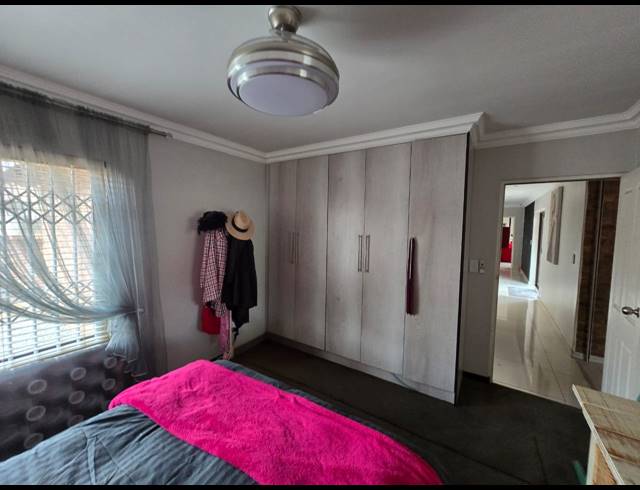 4 BEDROOM FREESTANDING FOR SALE IN PETERSFIELD
